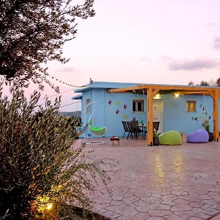 The Sunset Yard Kremastí